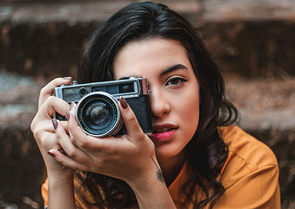 Capturing Moments: How to Choose the Perfect Photographer for Event